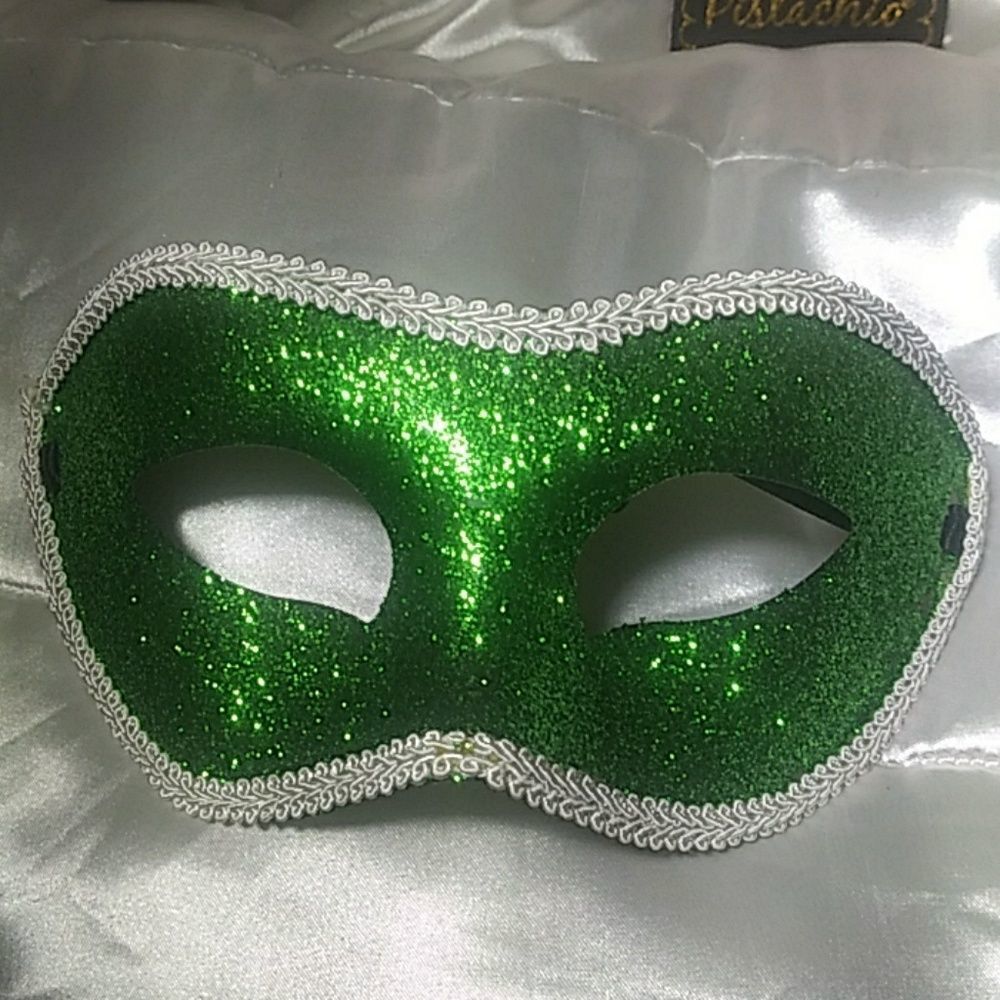 Glittery Sequencemask